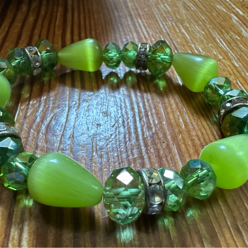 Elegant Handmade Green Glass and Cat’s Eye Beaded Bracelet